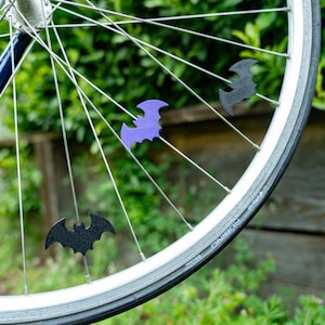 6x Fledermaus Fahrrad Speichen Dekorationen - gruseliges Fahrrad Geschenk, Gothic Fahrrad Dekoration, Fledermaus Fahrradzubehör, Fledermaus-Radfahrer Halloween Geschenk Bild 2