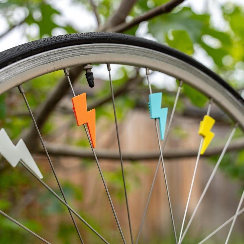6 decorazioni per bicicletta a forma di fulmine, decorazioni per raggi per bicicletta a forma di fulmine, accessori per bici elettriche a forma di fulmine, decorazioni per bici elettriche Thor immagine 3