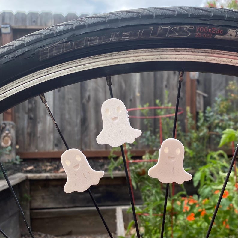 6 adornos fantasma para radios de bicicleta, adornos fantasma para bicicleta, lindos accesorios espeluznantes para bicicleta, piezas espeluznantes para bicicleta imagen 7