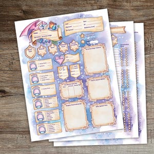 Peut inclure: Une fiche de personnage imprimée pour un jeu de rôle sur table avec un fond aquarelle violet et bleu. La fiche comprend des sections pour le nom, la classe, l'origine sorcière, les scores de capacité, les points de vie et diverses statistiques.
