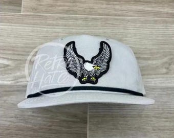 Parche de águila gritando/motociclista en gris humo con cuerda color carbón oscuro. Sombrero de cuerda retro.