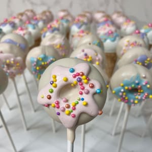 Any Theme Cakesicles and Cakepops for Parties, Baby Showers, Birthdays 18 cakepops + bows