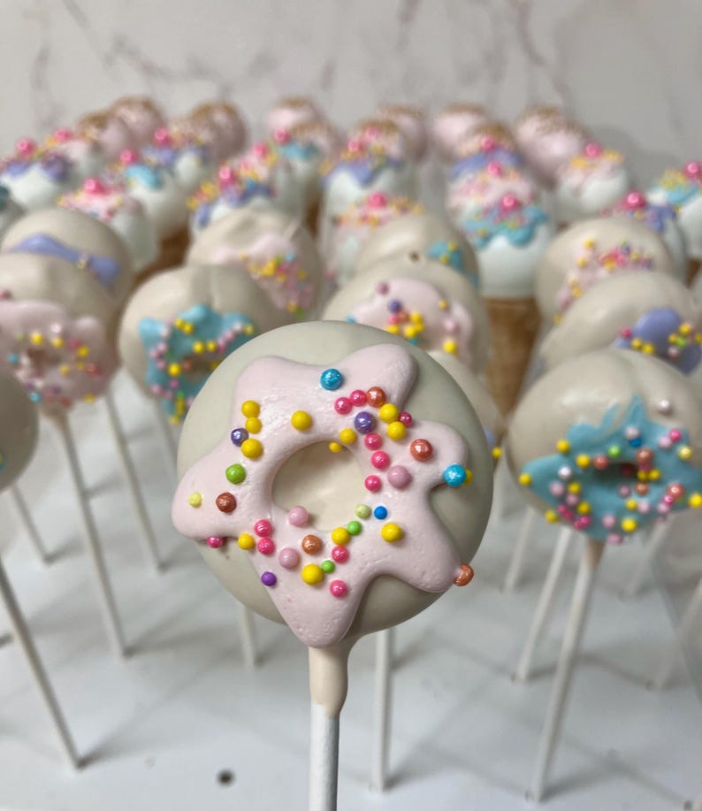 Any Theme Cakesicles and Cakepops for Parties, Baby Showers, Birthdays 18 cakepops + bows