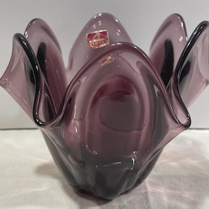 MCM Viking Glass Amethyst Purple 6-Petal Handkerchief Vase Hand-Pulled Swung