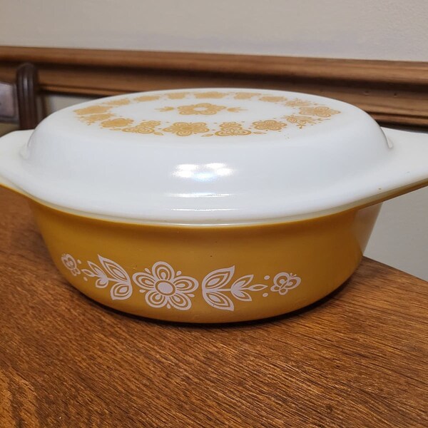 Pyrex Golden Butterfly Oval Casserole w Matching Lid