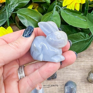 Agate Rabbit Carving: Polished Stone Animal Decor