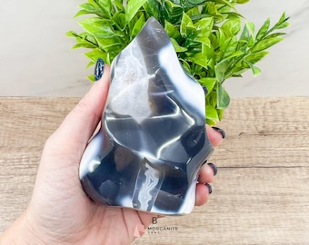 Blue Agate Flame – Polished Crystal for Elegance and Energy