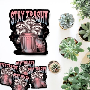 Bleib Trashy Waschbär Sticker - niedlicher Waschbär mit Boba Design - Weirdcore - Deco Sticker