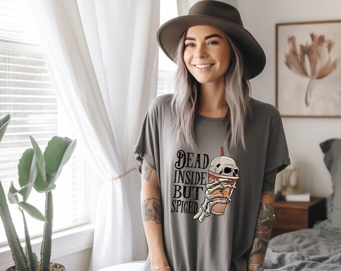 Dead Inside But Spiced - Cute Skeleton Halloween Tee - Fall Shirt - Spooky Season T-Shirt - Pumpkin Spice Tee - Fall Aesthetic 001