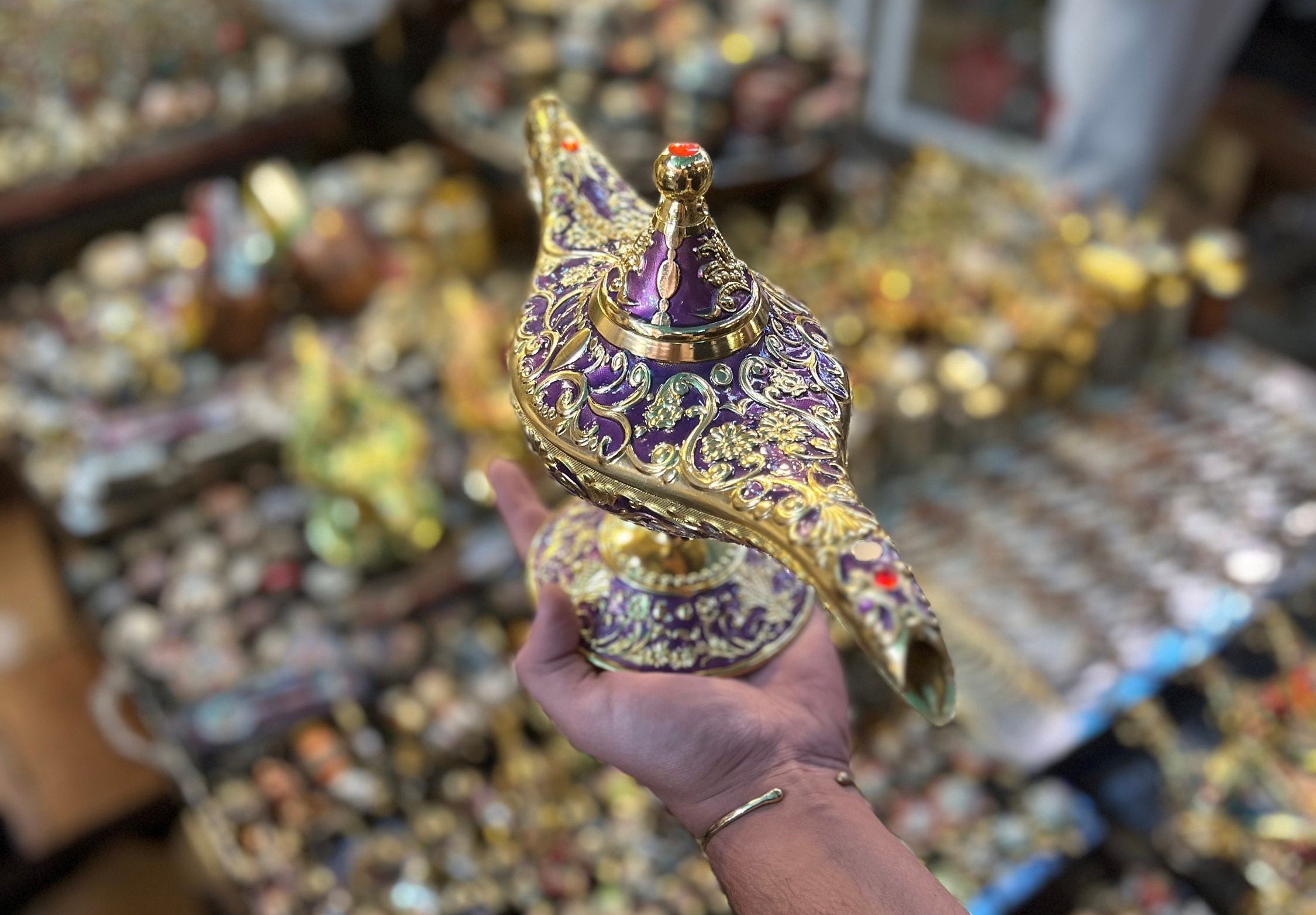  Aladdin Lámpara Magic Genie de Disney, se ilumina y se sacude :  Hogar y Cocina