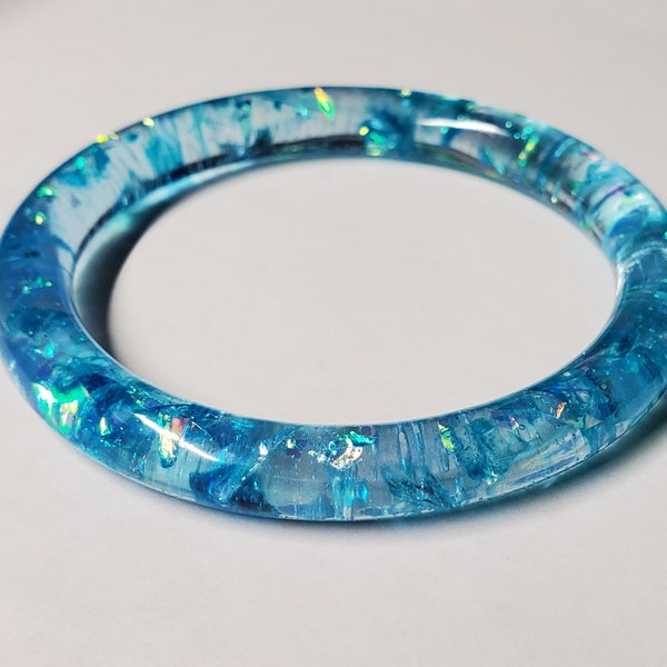 Resin bangle bracelet/ Blue Flakes/ Real Flowers with gold flakes