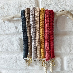 Makramee Schlüsselanhänger, Personalisiertes Armband, Personalisierte Tasche Lanyard, Boho Schlüsselband, Makramee Name Schlüsselbund, Personalisierter Taschenhalter