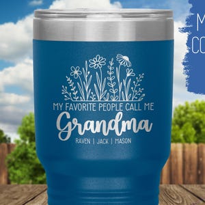 Grandma Mother&#39;s Day Gift Tumbler for Mom Cup with Grandkids Names Engraved Tumbler for Nana Birthday Gift for Mom from Daughter Grandkids