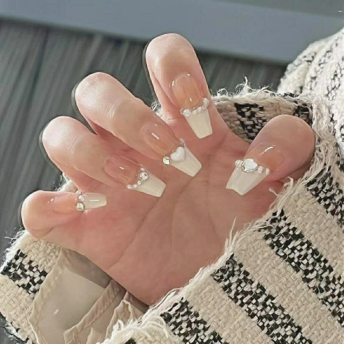 3D Flower Nail Art Charms, 250pcs White Flowers Nail Rhinestones Kit 3D  Crystal Nail Pearls Flat Design Acrylic Nail Art Studs Manicures Nail