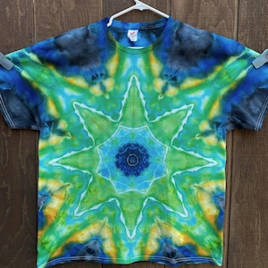 Strahlende Sterne Mandala Eis Batik Shirt Gr. XL