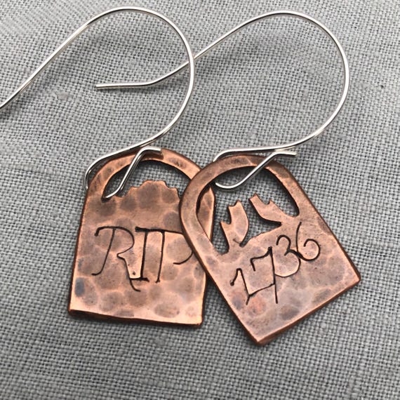 Tombstone earrings in hammered copper // Halloween earrings