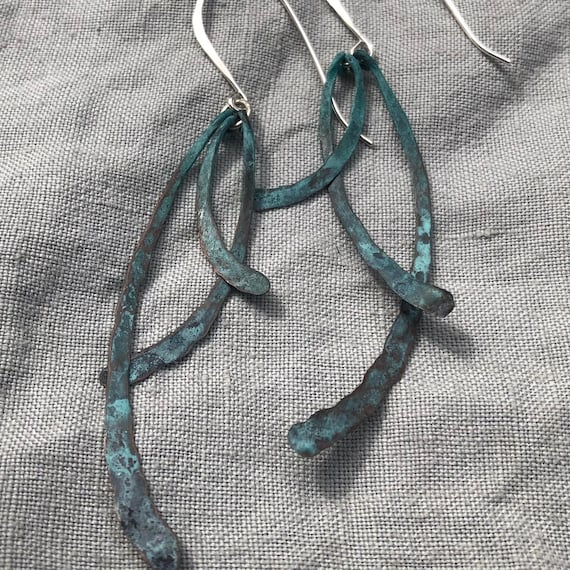 Layered curve earrings 2 in green verdigris copper