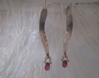 Rhodolite garnet curve earrings in argentium sterling silver