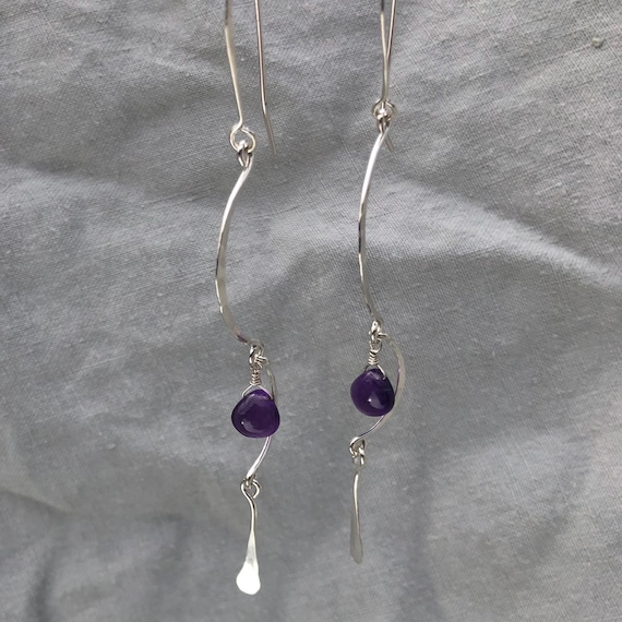 S-curve earrings in argentium sterling silver with amethyst