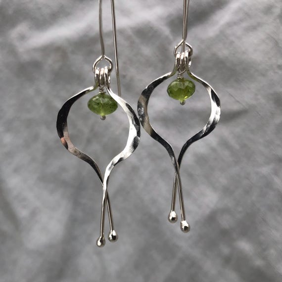 Double scoop earrings in argentium sterling silver with microfaceted peridot // Kinetic sculptural earrings // August birthstone earrings