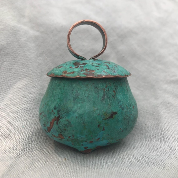Small lidded jar with blue-green verdigris patina // Distressed verdigris copper jar