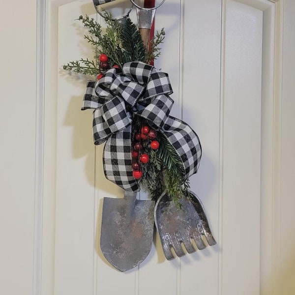 Christmas Shovel and Rake, Christmas Decor, Farmhouse Decor, Rustic Decor, Wall Decor, Handmade Charming Rustic Farmhouse Shovel & Rake,