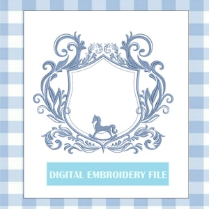 Puede incluir: Archivo de bordado digital con un diseño de escudo azul claro adornado con una silueta de caballito balancín. El texto "DIGITAL EMBROIDERY FILE" está en un rectángulo azul claro.