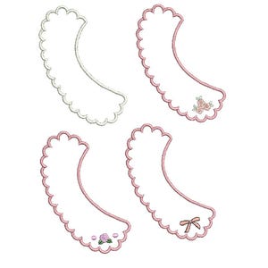 Può includere: Quattro pirottini per cupcake con bordi a festoni. Due pirottini sono rosa con un motivo floreale e un fiocco. Due pirottini sono bianchi con bordi a festoni.