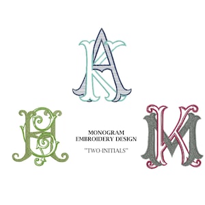 Puede incluir: Tres diseños de bordado de monogramas distintos con combinaciones de dos letras. El diseño superior muestra las letras A y K en azul y verde azulado. Abajo a la izquierda, H y A en verde, y abajo a la derecha, M y K en gris y rojo. Texto: MONOGRAM EMBROIDERY DESIGN "TWO-INITIALS".
