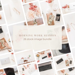 Op de afbeelding: Een collage van afbeeldingen met een werkplek met een laptop, een kopje koffie, bloemen en contant geld. De tekst "Morning Work Session 26 stock image bundle" wordt weergegeven op een roze achtergrond.