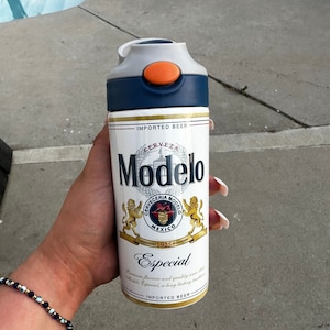 Kids sippy cup modelo
