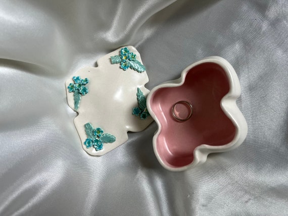 Beautiful Hand painted Lidded 1950s Jewelry Dish … - image 3