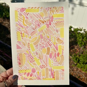 ソフトパステル水彩画、手描き、色あせたピンク/黄色の形、抽象