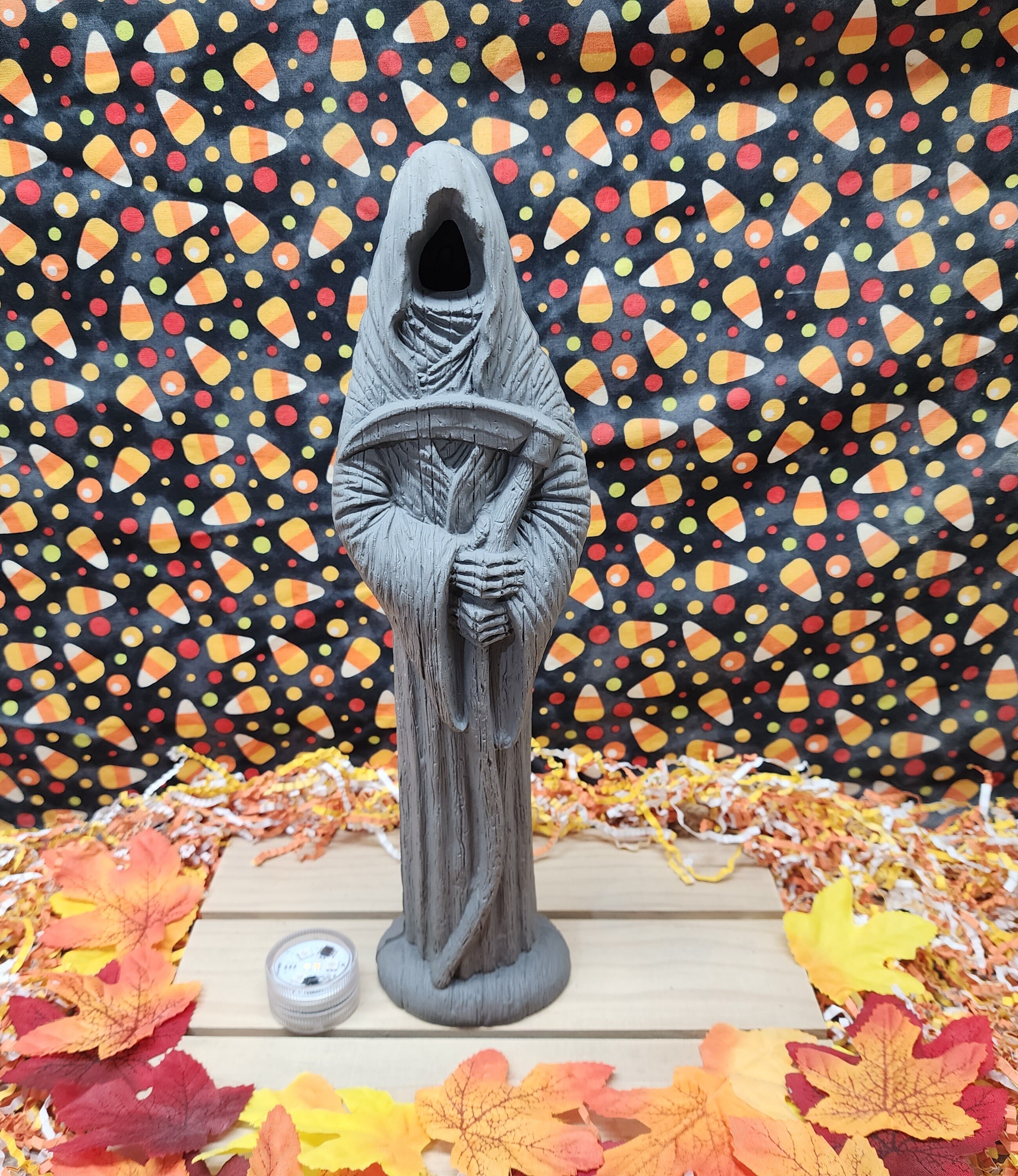 Scène d'Halloween en biscuit en céramique prête à peindre. Fantômes et