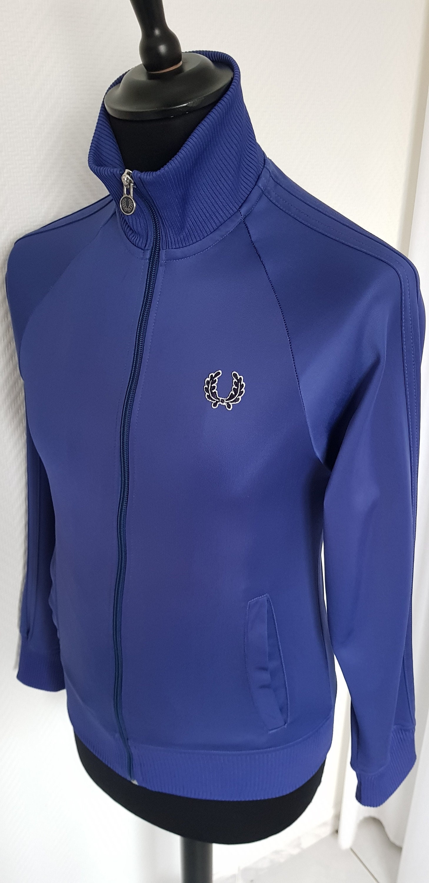 【大人カジュアル】FRED PERRY Point Logo Zip Sweat Shirt 大人カジュアル】FRED PERRY Point Logo Zip Sweat Shirt