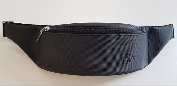 kojiページ LACOSTE ブラック サコッシュ ショルダーバッグ Amazon.com: Lacoste Mens LCST Small Flat Crossbody Bag
