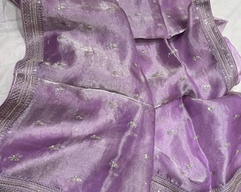Puur metallic tissue met geborduurde sari