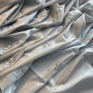Sari de seda pura hecho a mano con trabajo de perlas zardozi y gottapatti