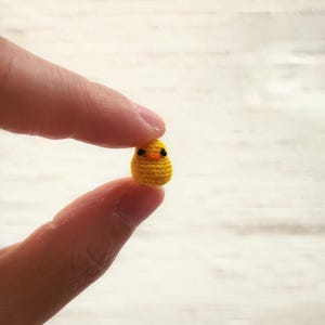 Amigurumi bébé caneton au microcrochet : petite peluche décorative