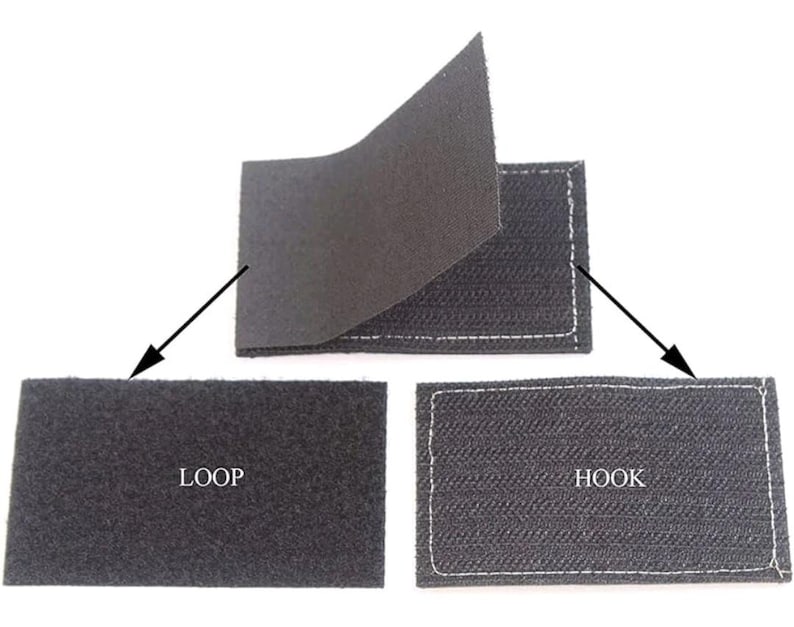 Puede incluir: Tres piezas de velcro negro. Una pieza est&aacute; etiquetada como "LOOP", otra como "HOOK", y la tercera muestra los dos lados unidos. Los bordes est&aacute;n cosidos con hilo blanco.