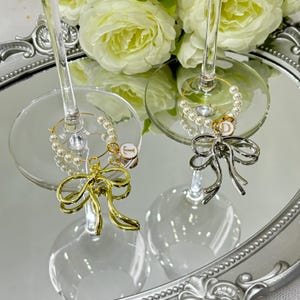 Niedliche Fliege Weinglas Charms Decor, Benutzerdefinierte weiße Brief Weinglas Dekor Tags, Retro Weingläser, Weinglas Geschenke, süße Bogen Glas Charms