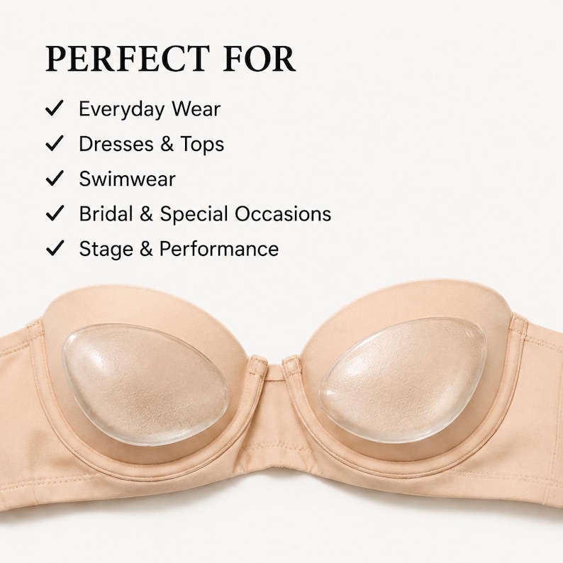 Puede incluir: Un sujetador beige sin tirantes con inserciones transparentes rellenas de gel. El sujetador tiene un dise&ntilde;o suave y sin costuras. El texto encima del sujetador dice "PERFECT FOR" seguido de una lista de ocasiones, incluyendo uso diario.