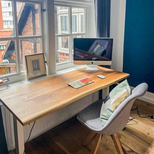 Solid oak desk | electrically height-adjustable oak desk
