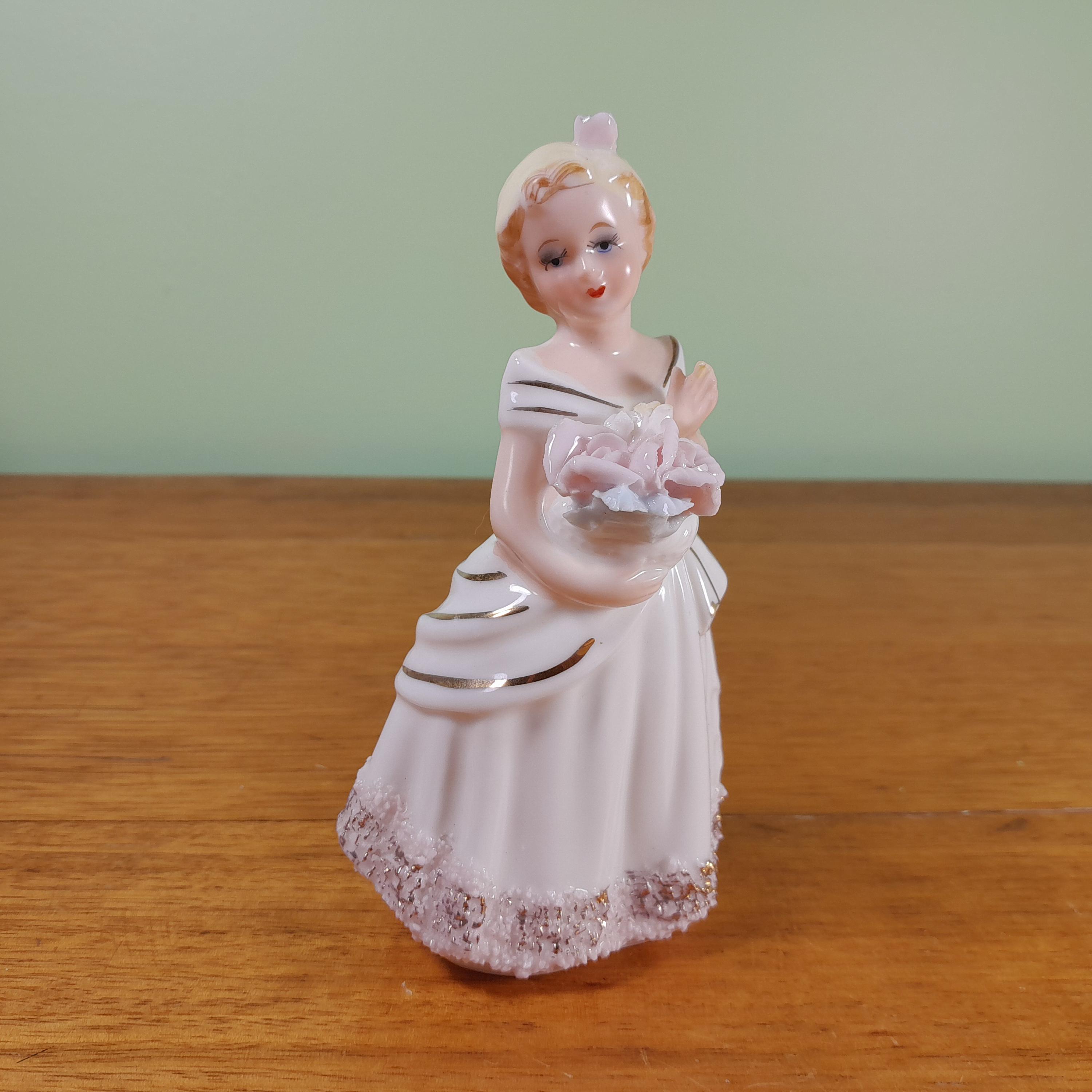 洋人形〈花を摘んでいる女の子〉 Vintage Girl With Flowers Figurine, Made in Japan - Etsy Hong Kong