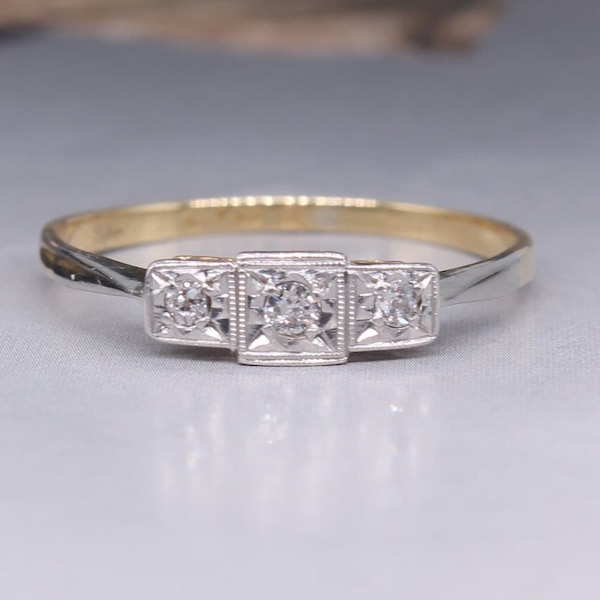 Art Deco 18ct Gold & Platinum Three Stone Diamond Ring – circa 1920 – Flush Set Trilogy Ring – Engagement Ring – Square – Antique Jewellery