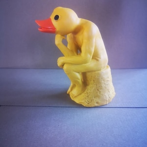 Thinker Duck Statue Thinker Duck Figurine Abstract Thinking Sculpture Table Desk Booshelf Decoration Funny Gift for Friends