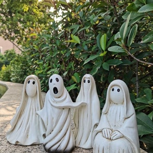 Ghost Statue Resin Ghost Figurine Decor Halloween Spirit Sculptures Scared Ghost Horror Ghost Satan Figurine Spirit Statues Gift for Friends