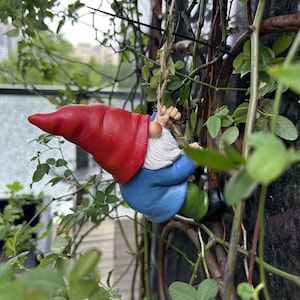 Gnomes Elf Climbing Ladder Gnomes Figurine Climbing Gnomes Statue Dwarf Figurine Tree Face Resin Tree Hugger Fairy Dwarf Tree Decoration