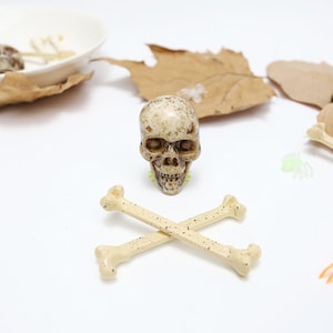 Skeleton Figurine Skull Figurine Bone Statue Resin Skeleton Sculptures Skeleton Statue Skull Statue Halloween Accessories Collection