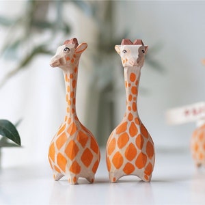 Giraffe Statue Resin Bookshelf Decor Giraffe Sculptures Bookshelf Desktop Collection Statues Giraffe Figurine